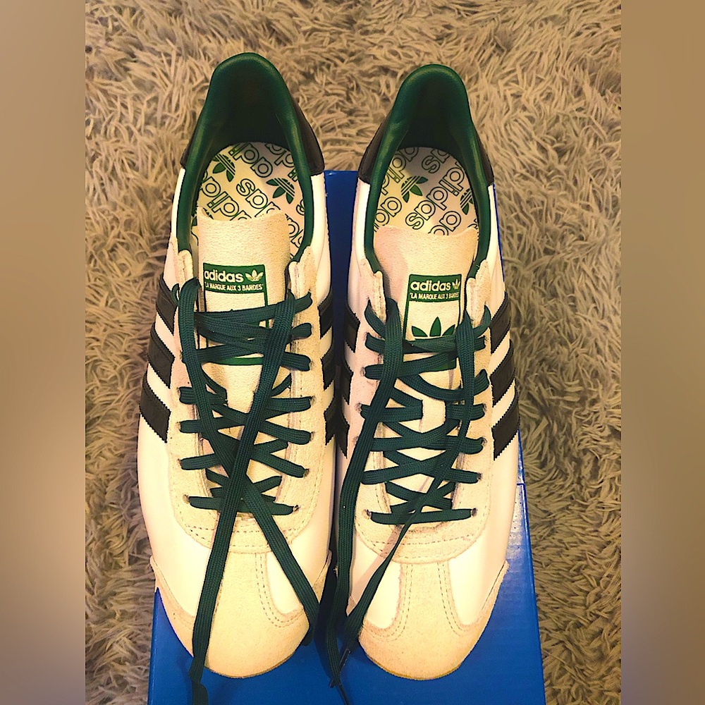 Women’s size 9 Adidas Country OG white , black and green sneakers. Worn 1x